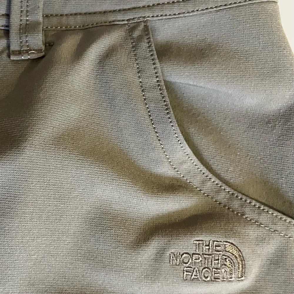 The North Face Cargo Shorts- Women's 4